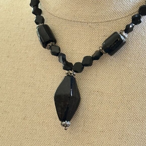 Art Deco Black Glass Necklace - Picture 3 of 7